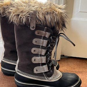Sorel Joan of Arctic brown and grey waterproof suede boots Size 8
